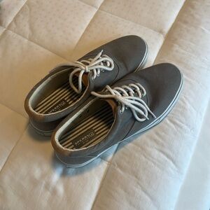 GUC men’s Sperry shoes